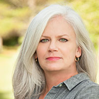 Picture of artist Lori Putnam